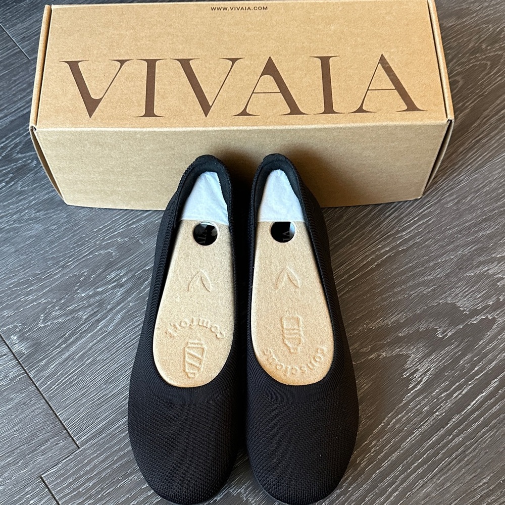 New Vivaia black walking flats